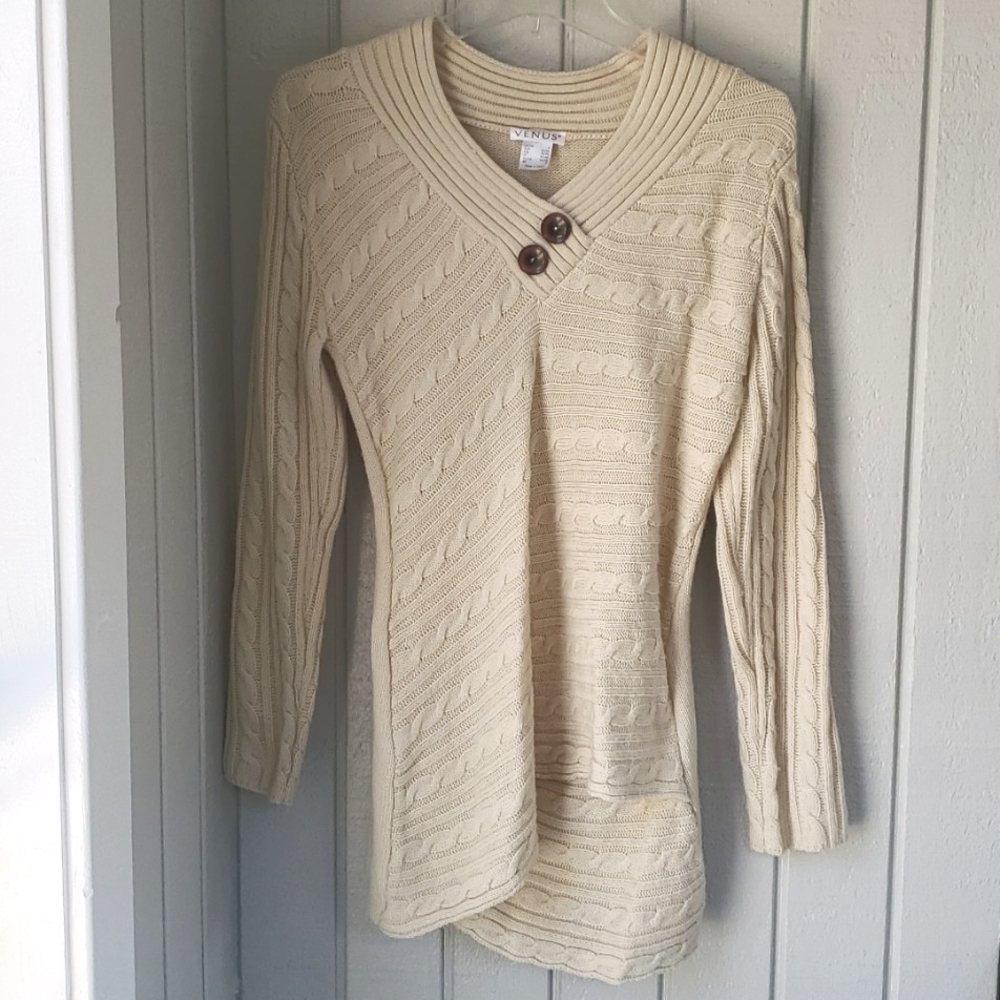 Venus Woman's Neck Sweater